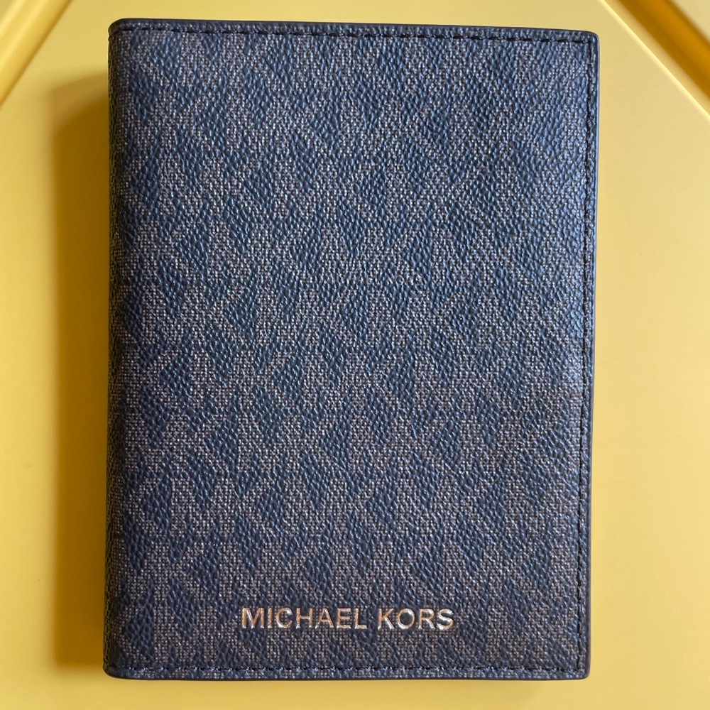 Michael Kors Bi-Fold Leather Wallet NWOT